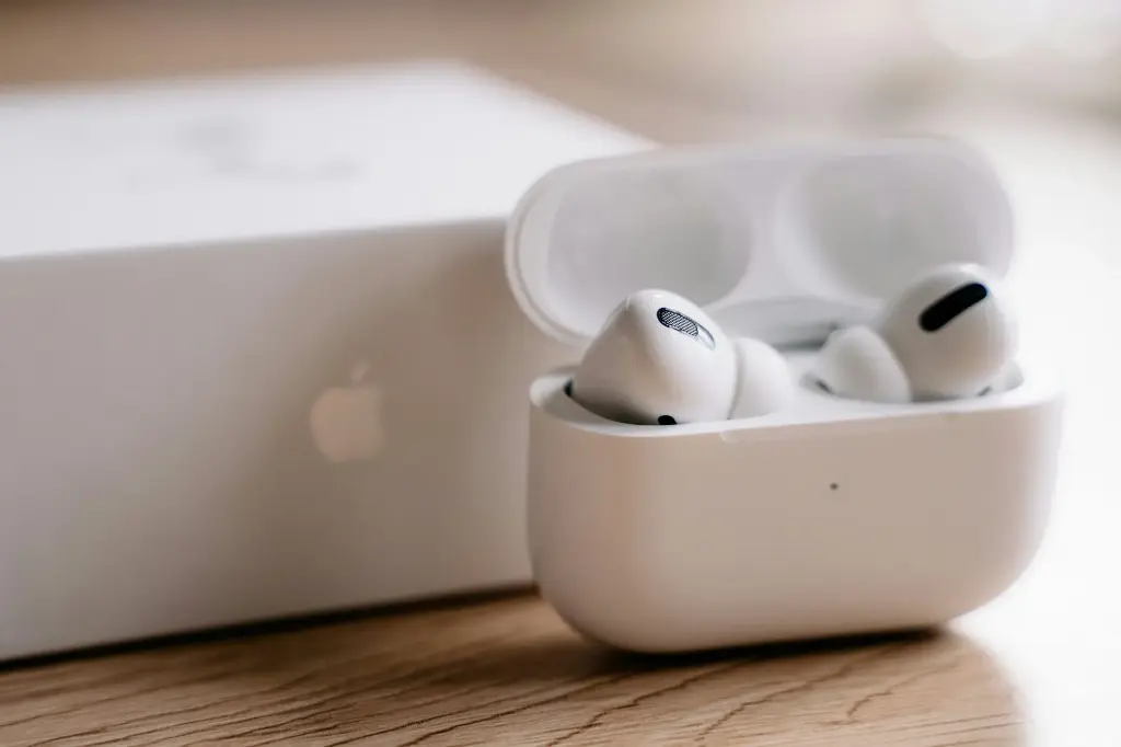Air Pods Pro 2 (White/Black) Combo